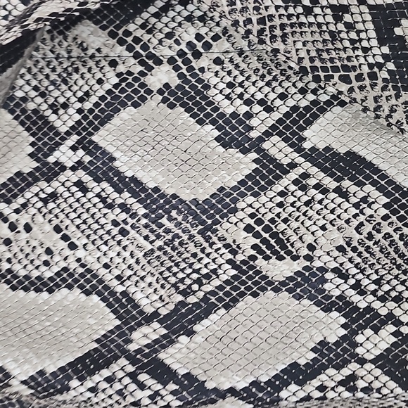 NWT Choosy Elizabeth Snakeskin Trench Coat Size Small - Picture 9 of 9